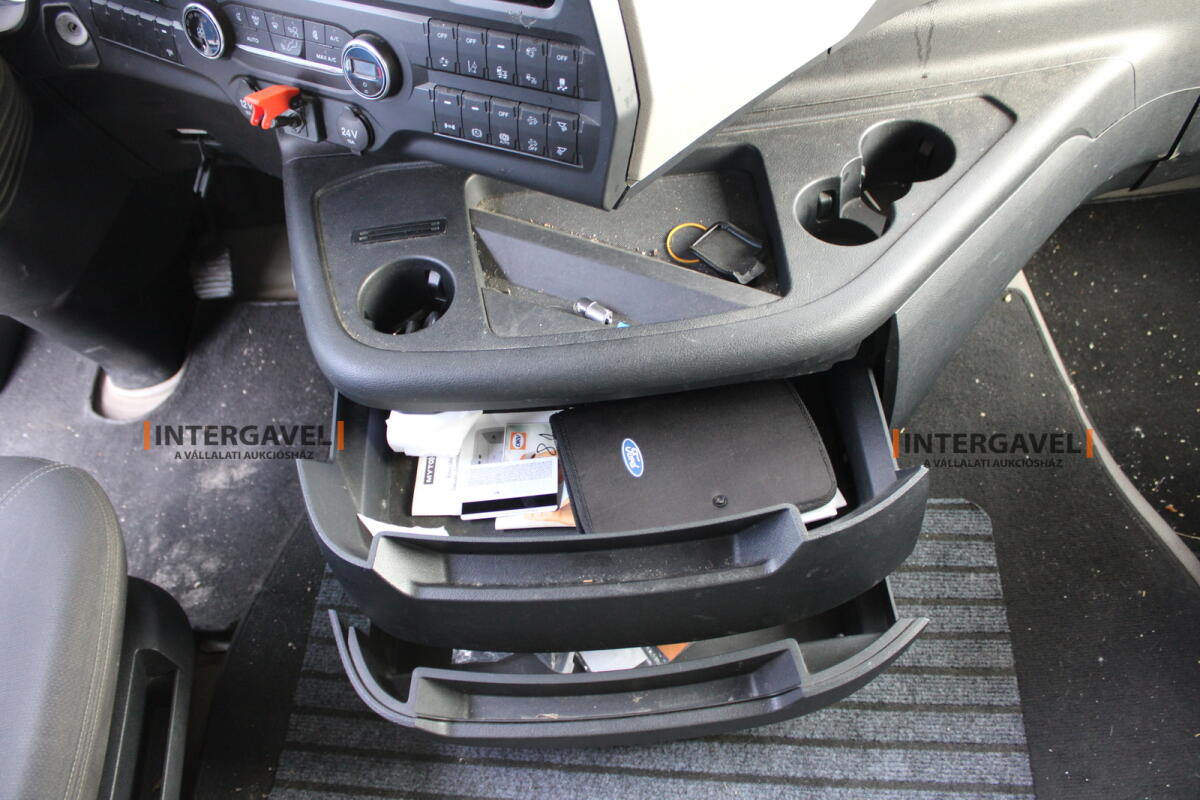 Ford F-Max nyergesvontató 21