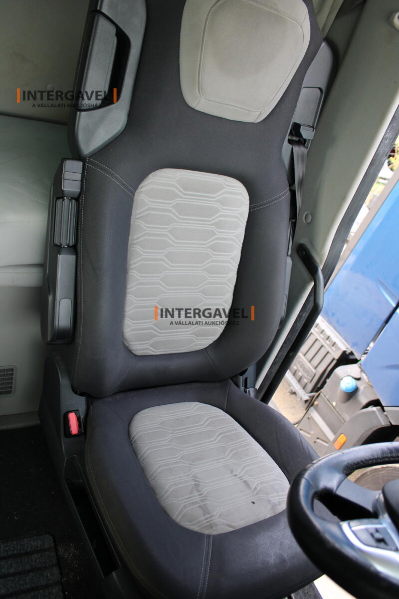 Ford F-Max nyergesvontató 33