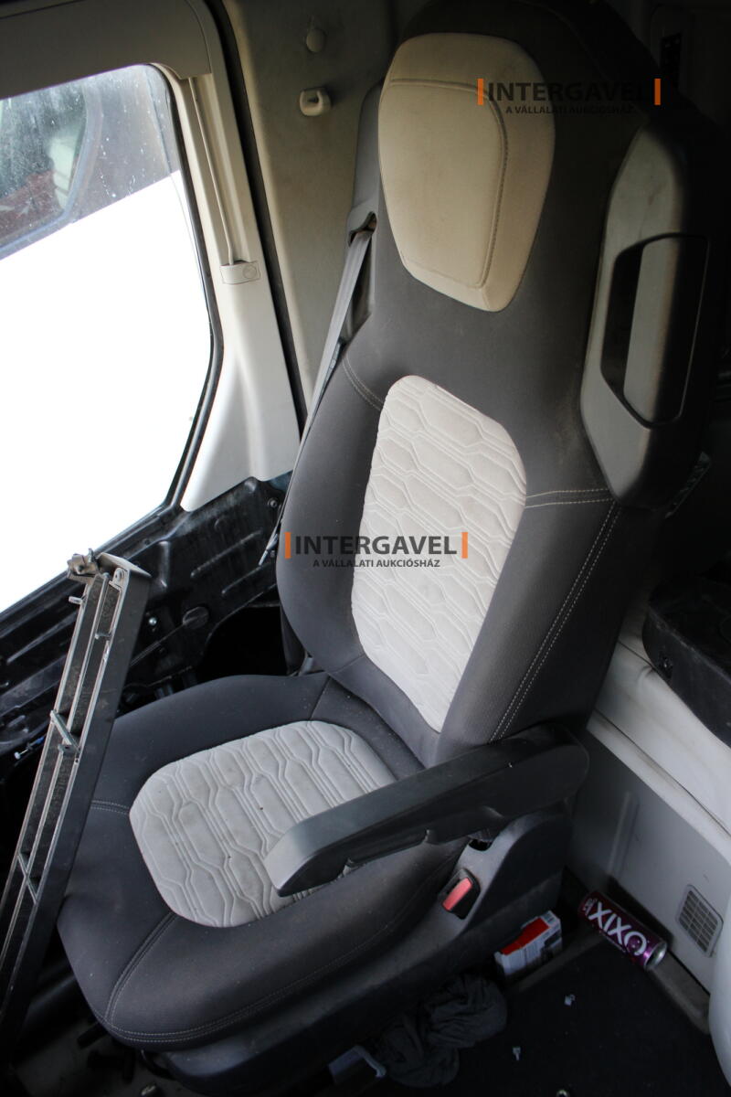 Ford F-Max nyergesvontató 36