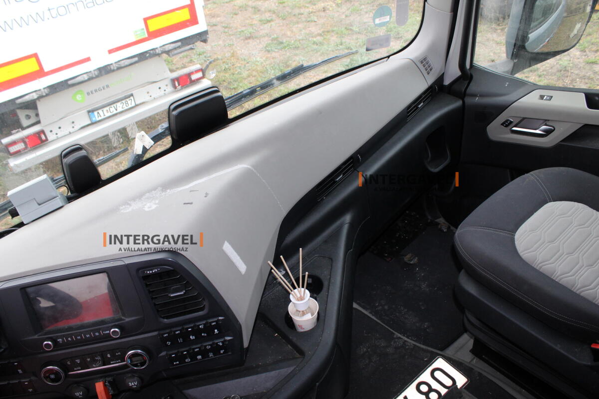 Ford F-Max nyergesvontató 17