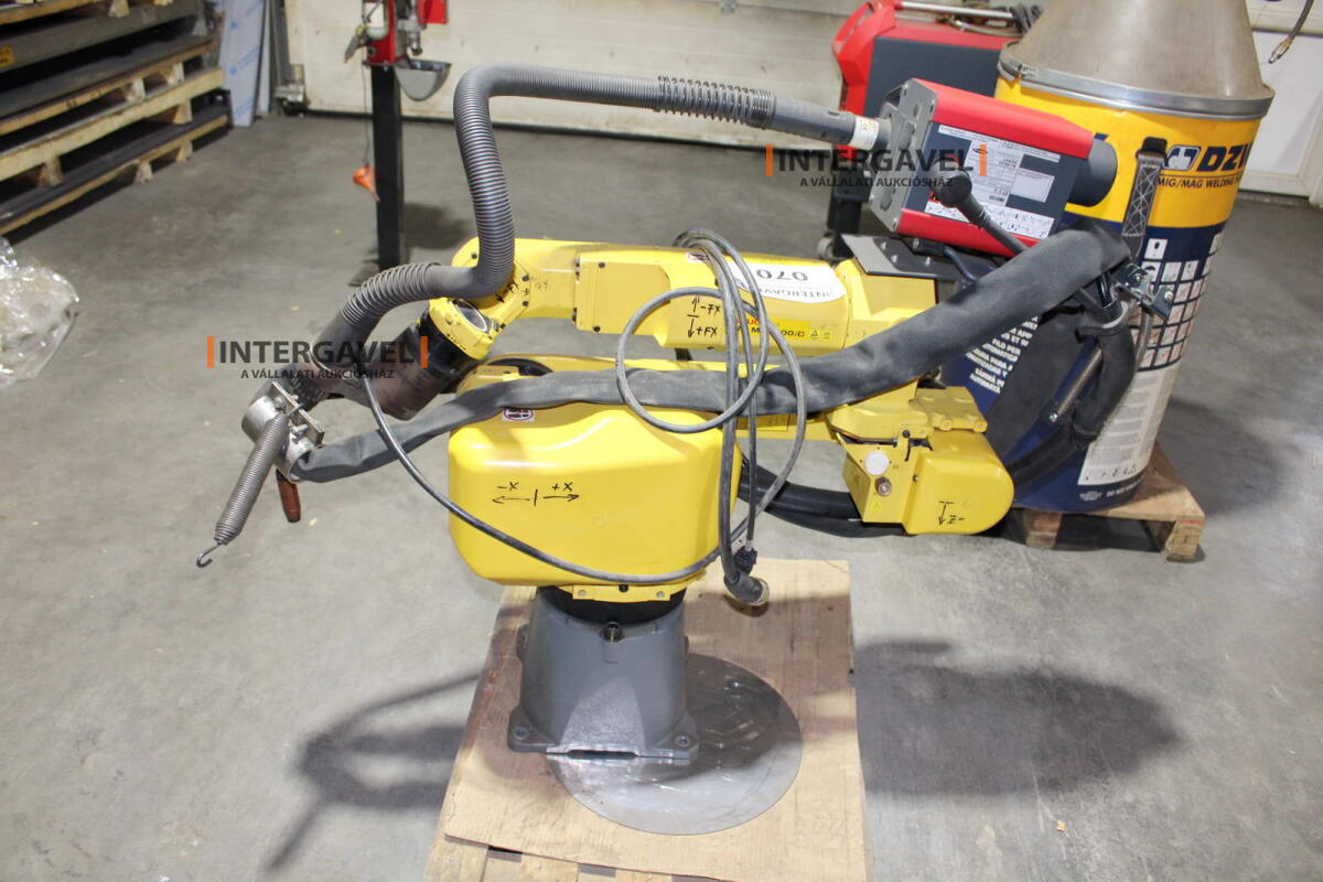 Hegesztő robot - Fanuc, ARC Mate 100iC; Fronius, TransSteel 3500 Rob 4
