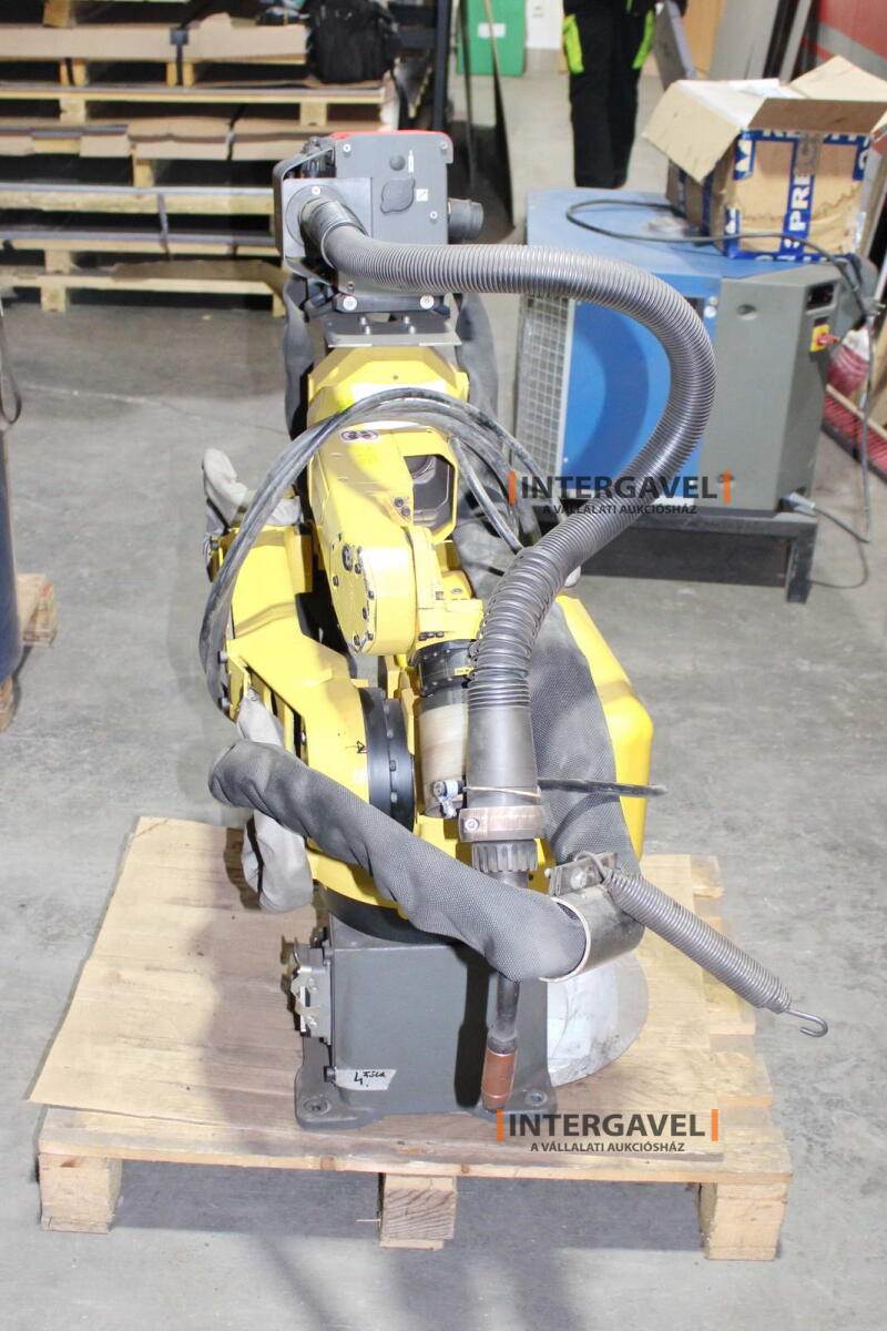 Hegesztő robot - Fanuc, ARC Mate 100iC; Fronius, TransSteel 3500 Rob 5