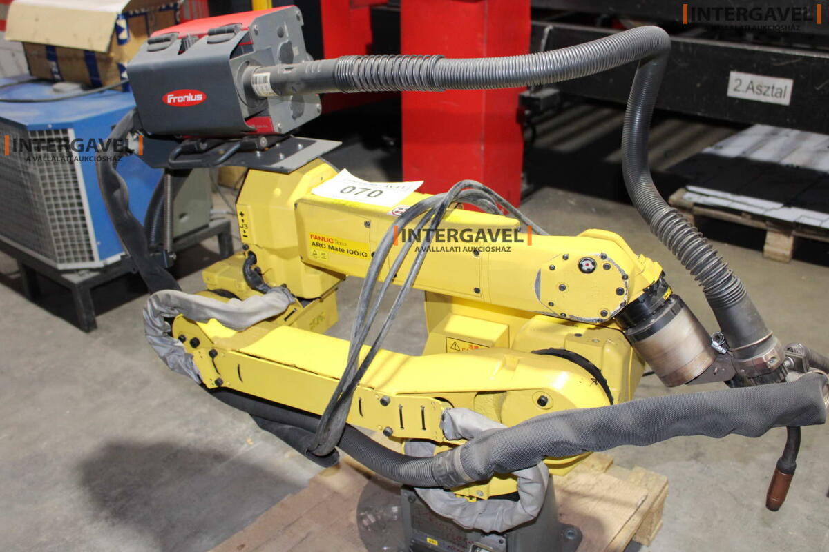 Hegesztő robot - Fanuc, ARC Mate 100iC; Fronius, TransSteel 3500 Rob 6