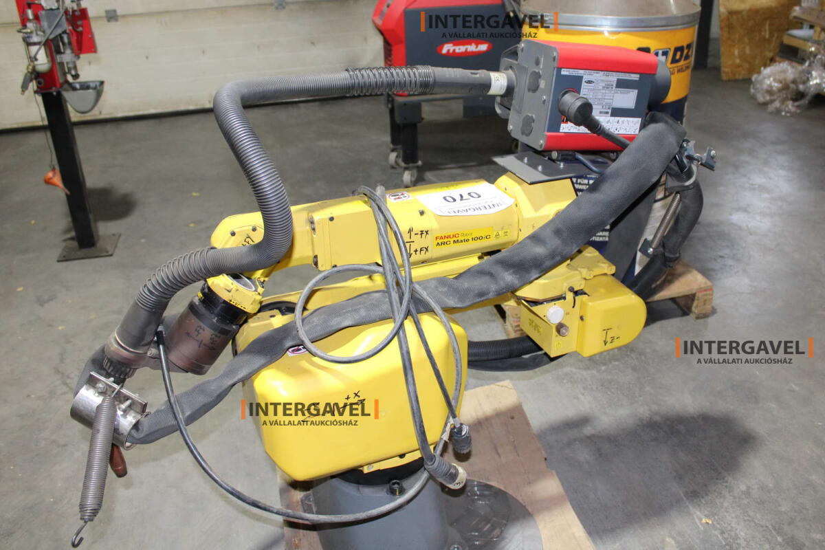 Hegesztő robot - Fanuc, ARC Mate 100iC; Fronius, TransSteel 3500 Rob 8