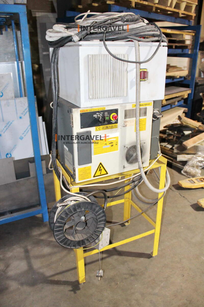Hegesztő robot - Fanuc, ARC Mate 100iC; Fronius, TransSteel 3500 Rob 11
