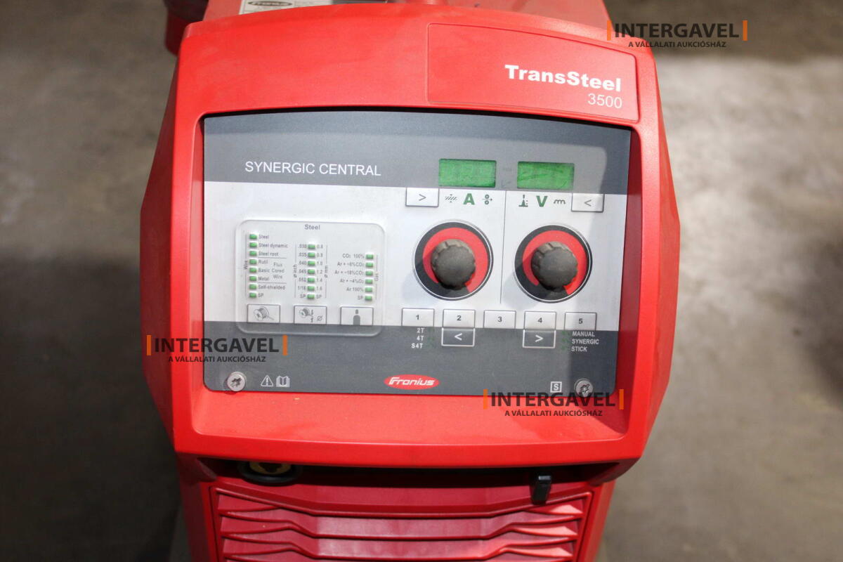 Hegesztő robot - Fanuc, ARC Mate 100iC; Fronius, TransSteel 3500 Rob 25