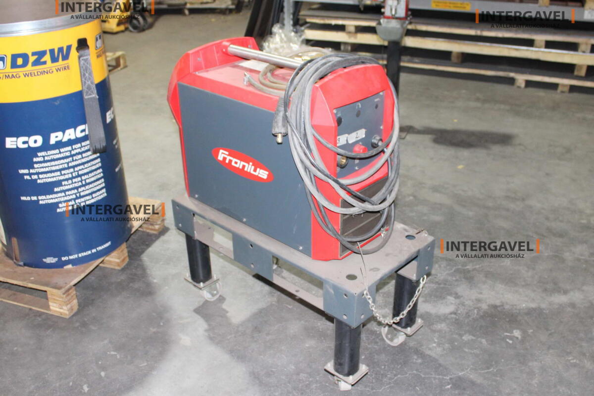 Hegesztő robot - Fanuc, ARC Mate 100iC; Fronius, TransSteel 3500 Rob 31