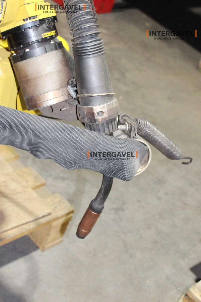 Hegesztő robot - Fanuc, ARC Mate 100iC; Fronius, TransSteel 3500 Rob 34