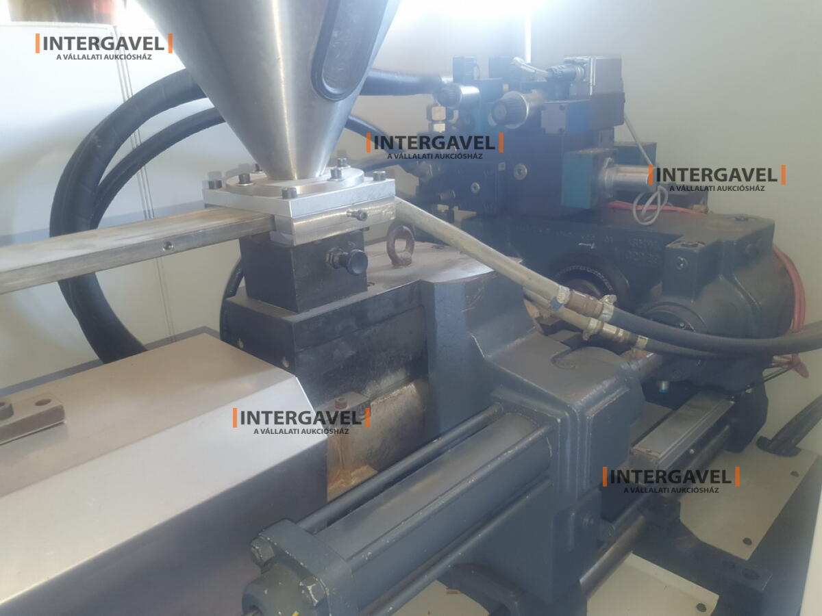 Ferromatik Milacron K-Tec 110 S (2000) fröccsöntő gép 13