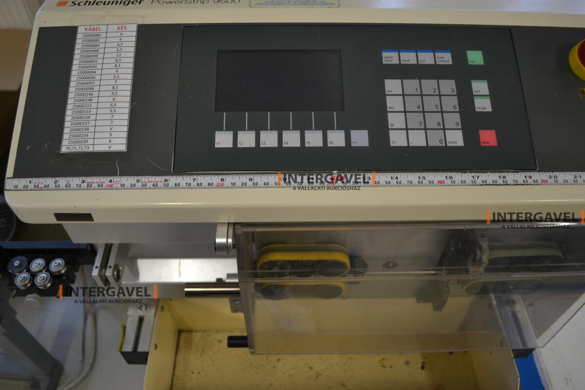 Automatikus vágó- és csupaszító gép 4