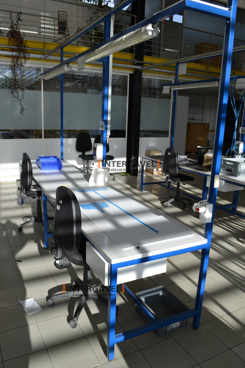 Munkaasztal székekkel 2