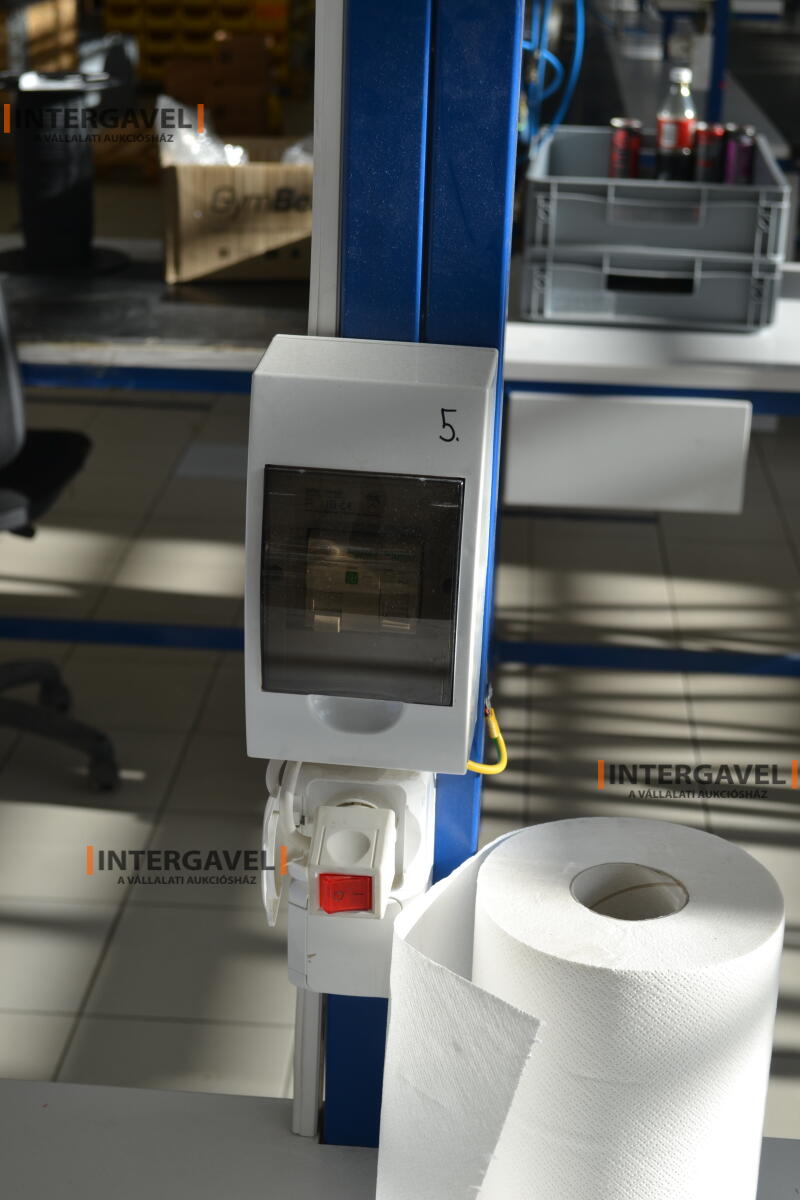 Munkaasztal székekkel 3