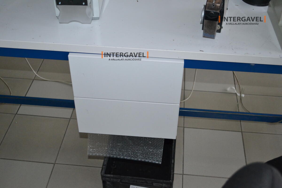 Munkaasztal székekkel 3