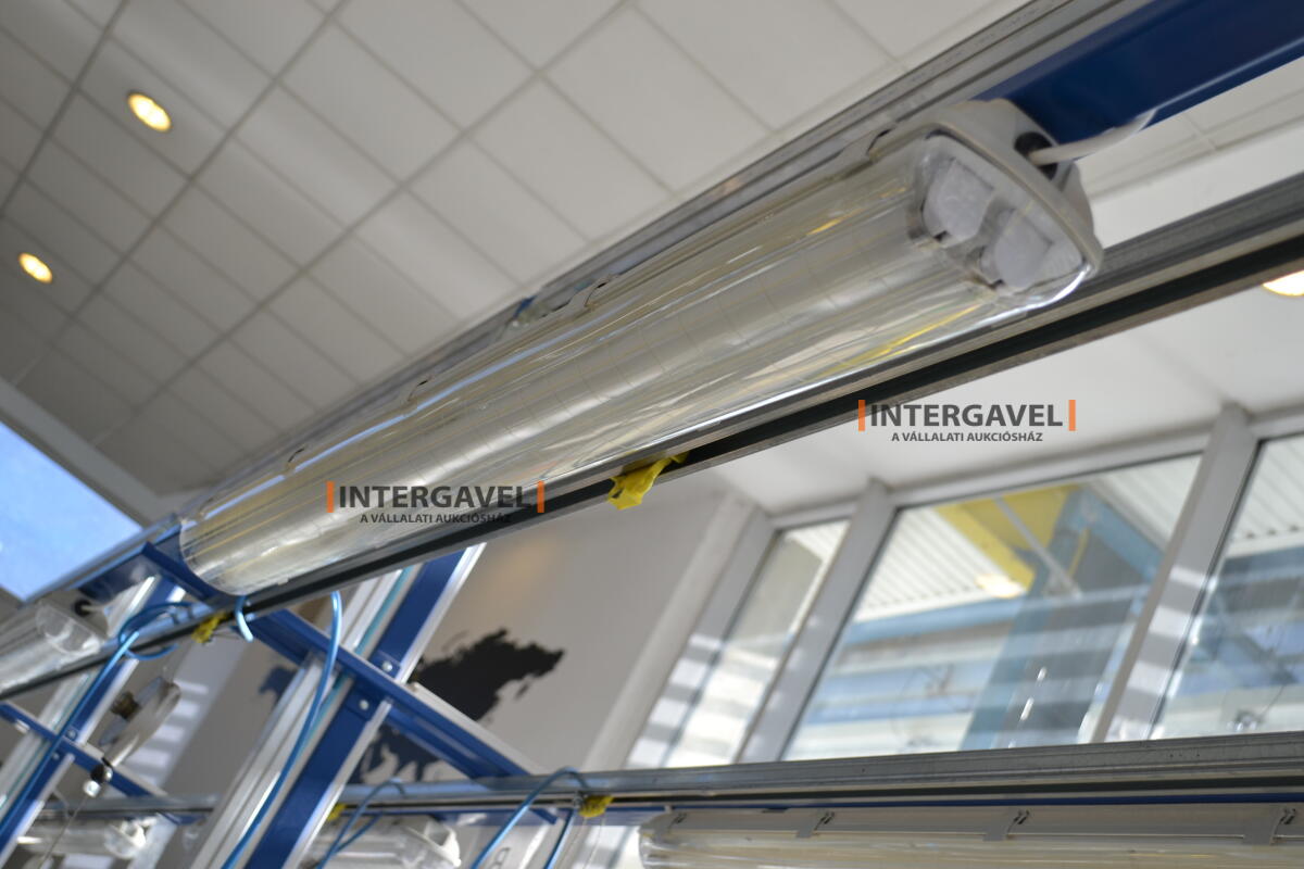 Munkaasztal székekkel, csavarozóval 4