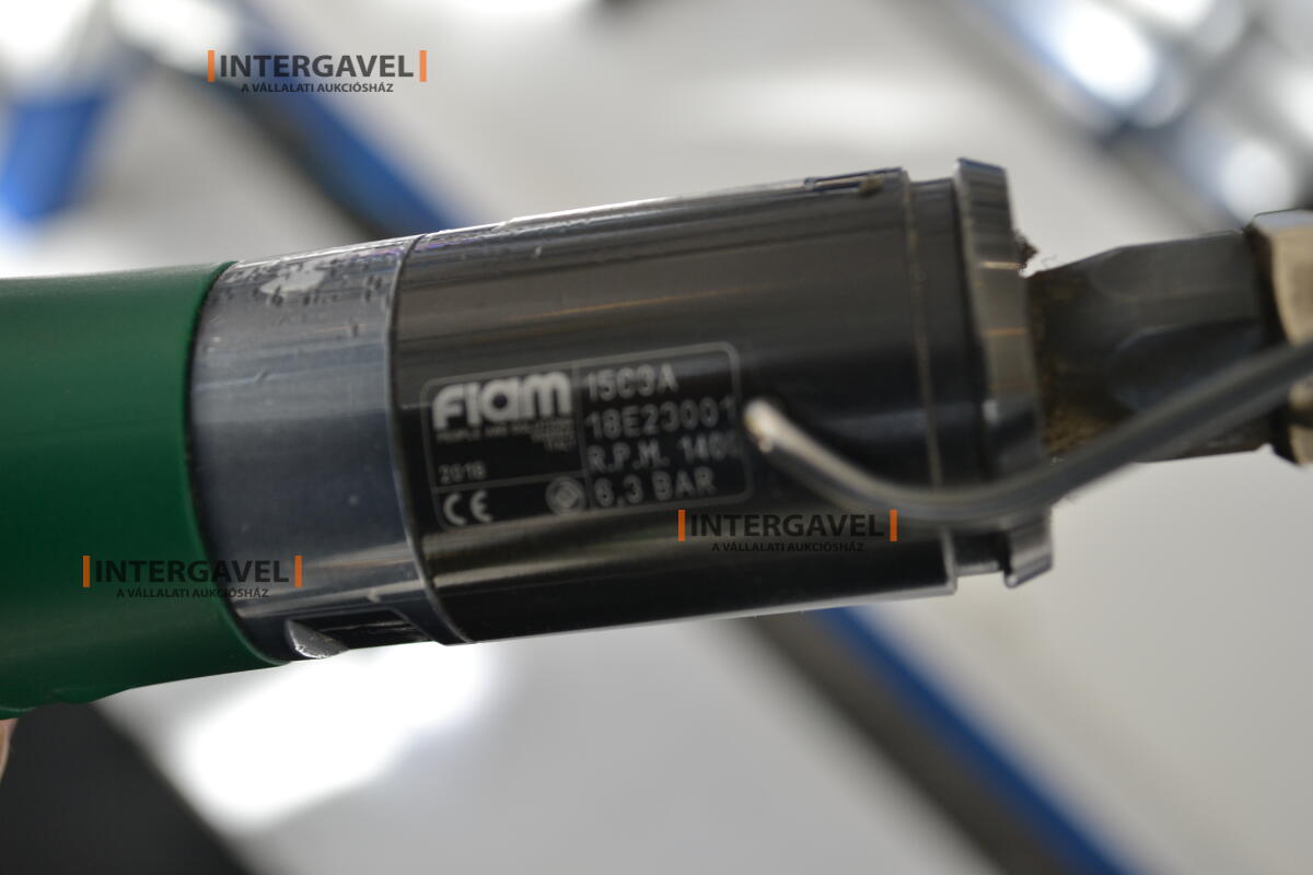 Munkaasztal székekkel, csavarozóval 12