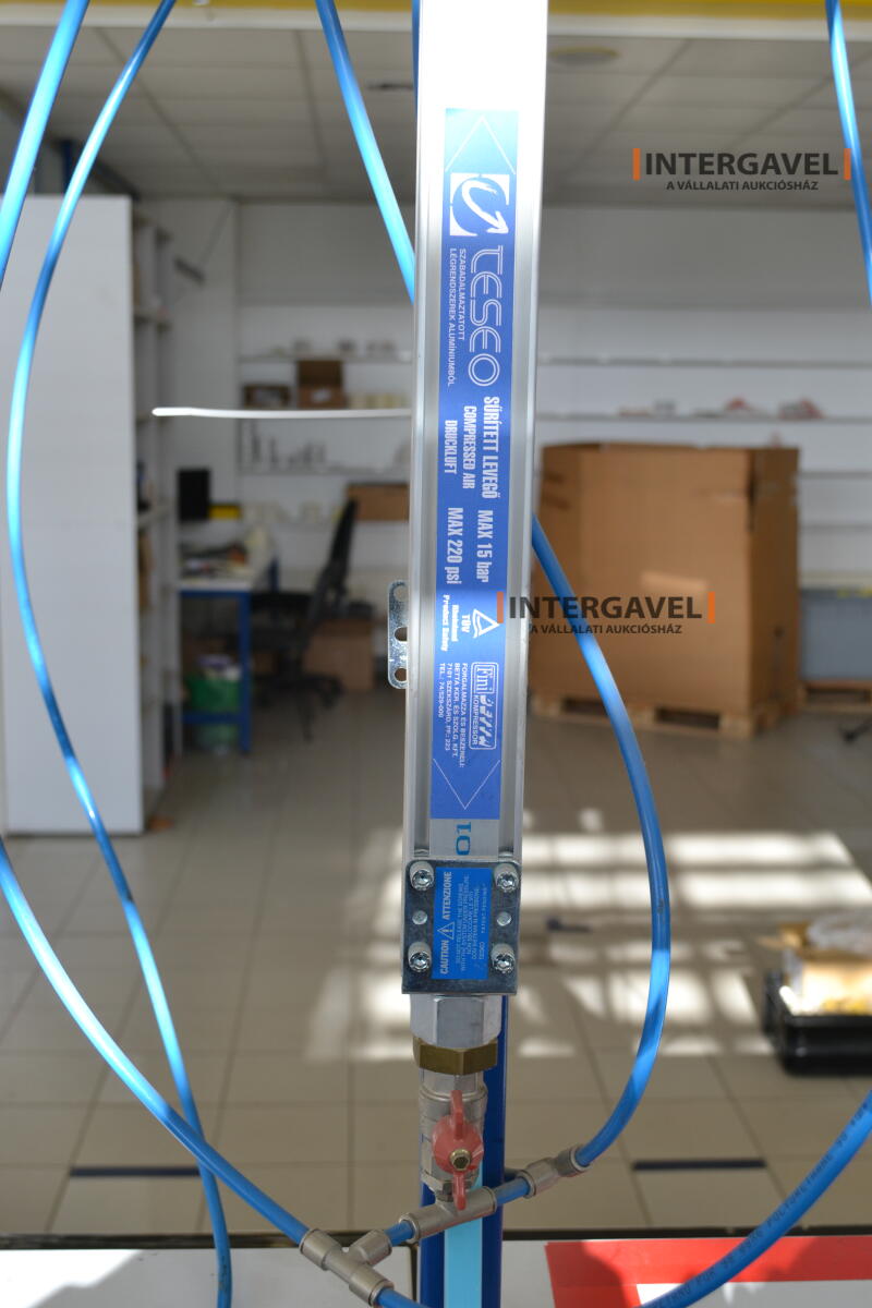 Munkaasztal székekkel, csavarozóval 4