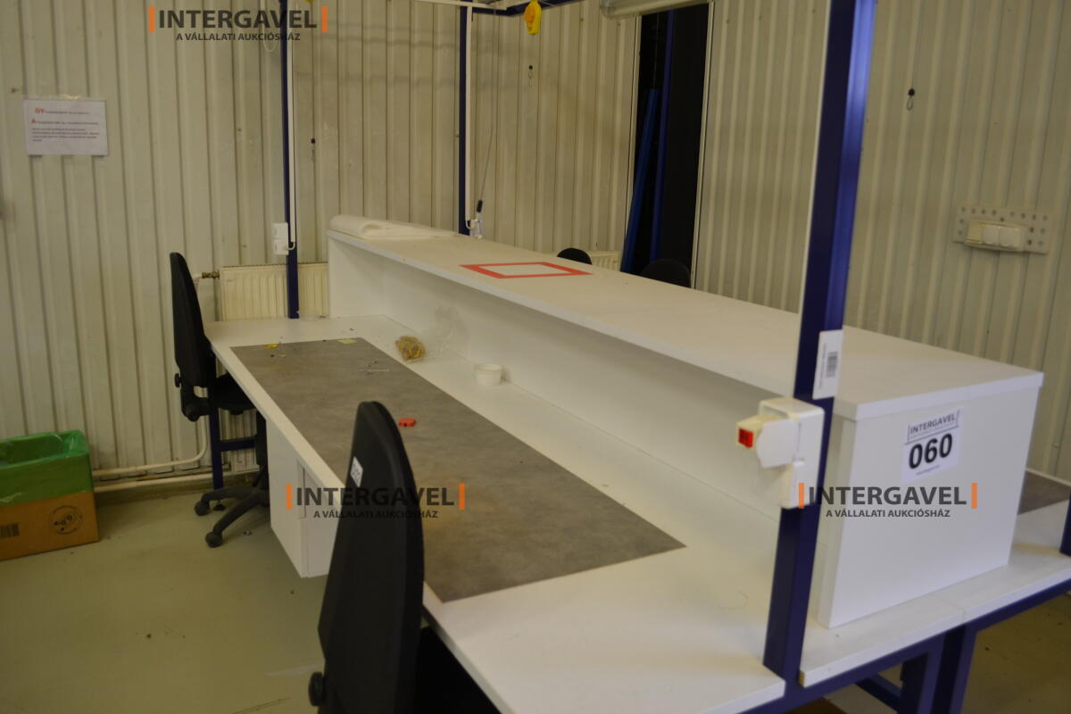 Asztalok, székekkel 3