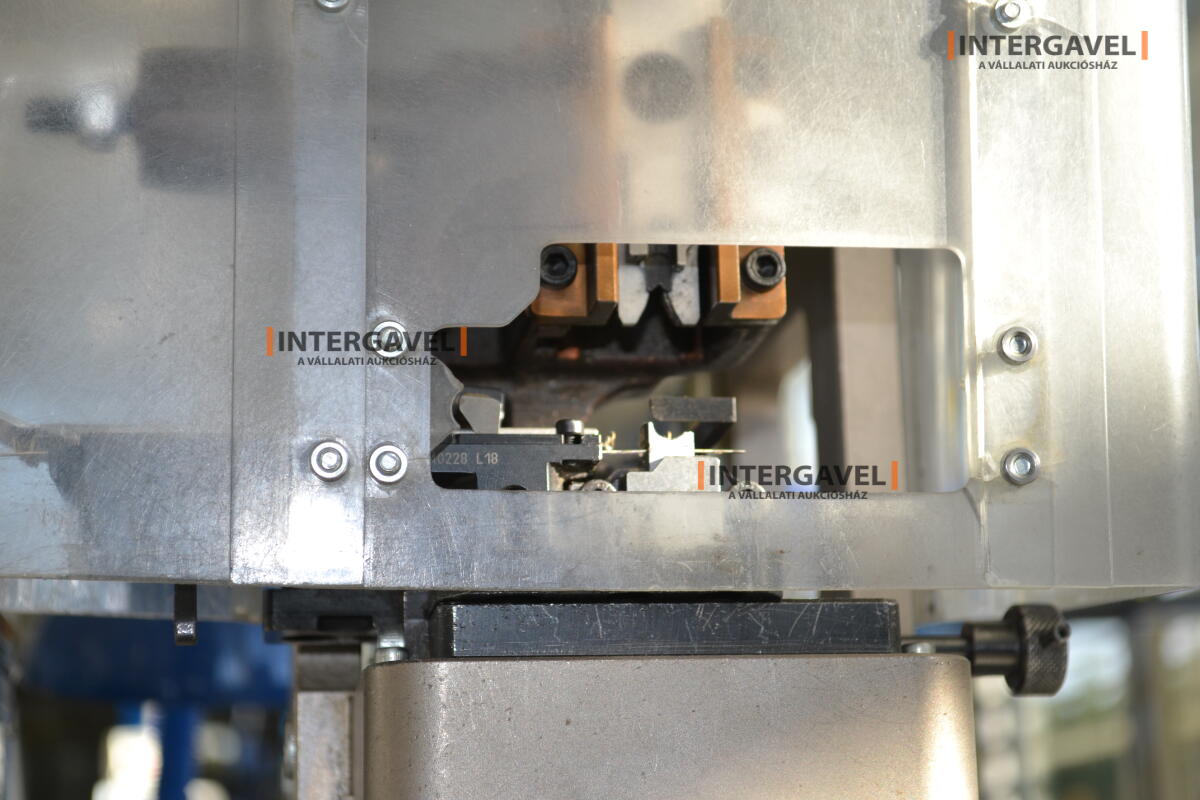 Ér- és csatlakozópréselő (crimpelő) gép 3