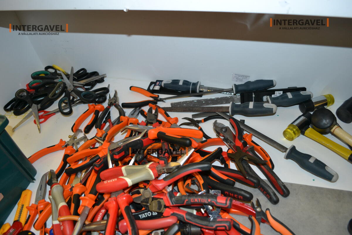 Vegyes kézi szerszámok 9