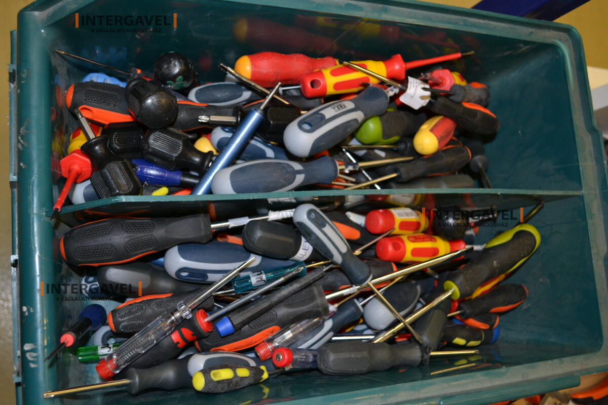 Vegyes kézi szerszámok 12