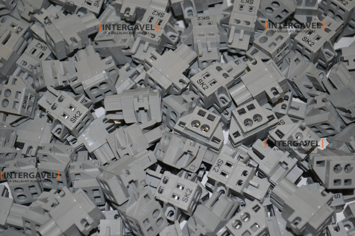 Vegyes csatlakozók, csatlakozótokok, elektronikai alkatrészek 4