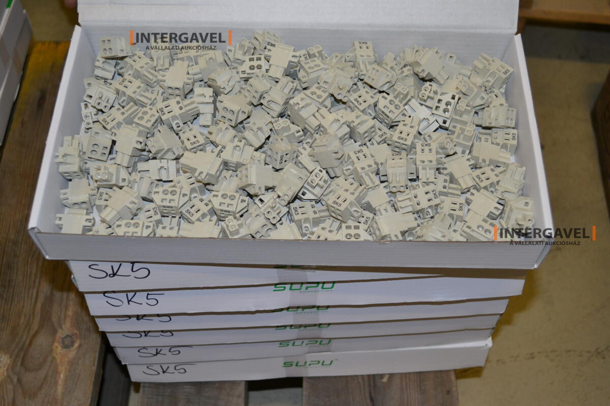 Vegyes csatlakozók, csatlakozótokok, elektronikai alkatrészek 9