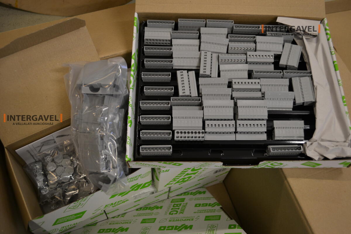 Vegyes csatlakozók, csatlakozótokok, elektronikai alkatrészek 12