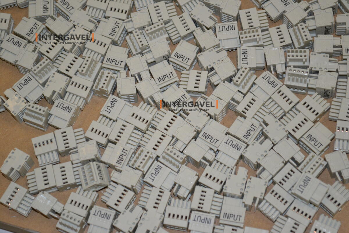 Vegyes csatlakozók, csatlakozótokok, elektronikai alkatrészek 20