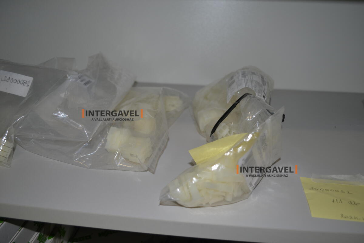 Vegyes csatlakozók, csatlakozótokok, elektronikai alkatrészek 35