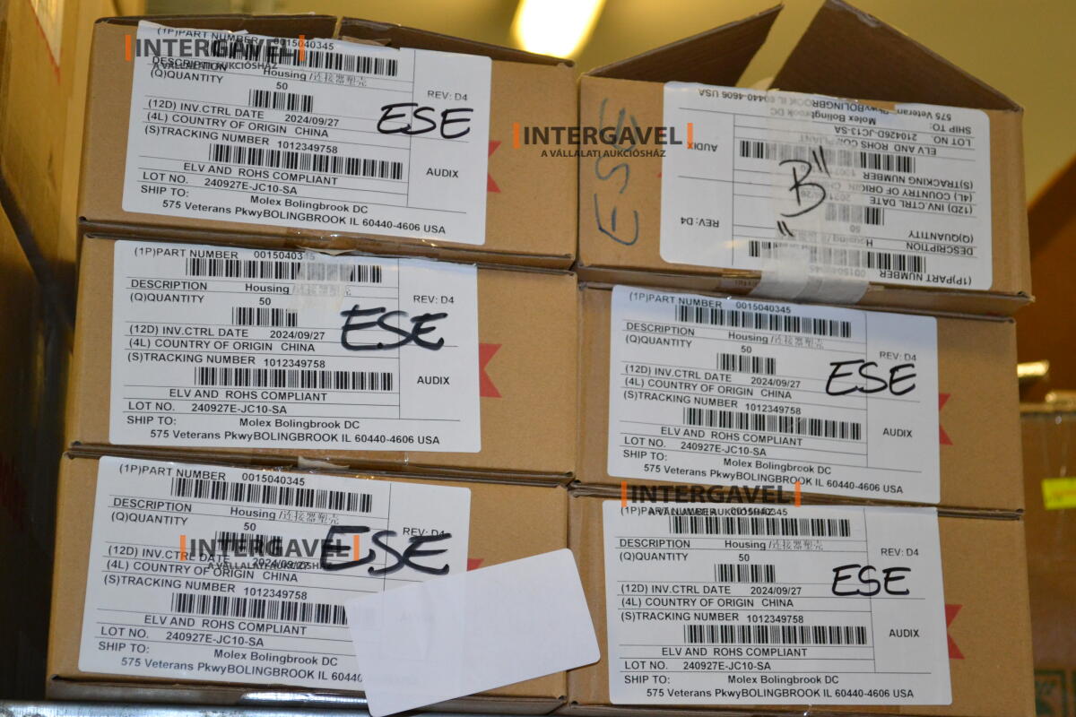 Vegyes csatlakozók, csatlakozótokok, elektronikai alkatrészek 42