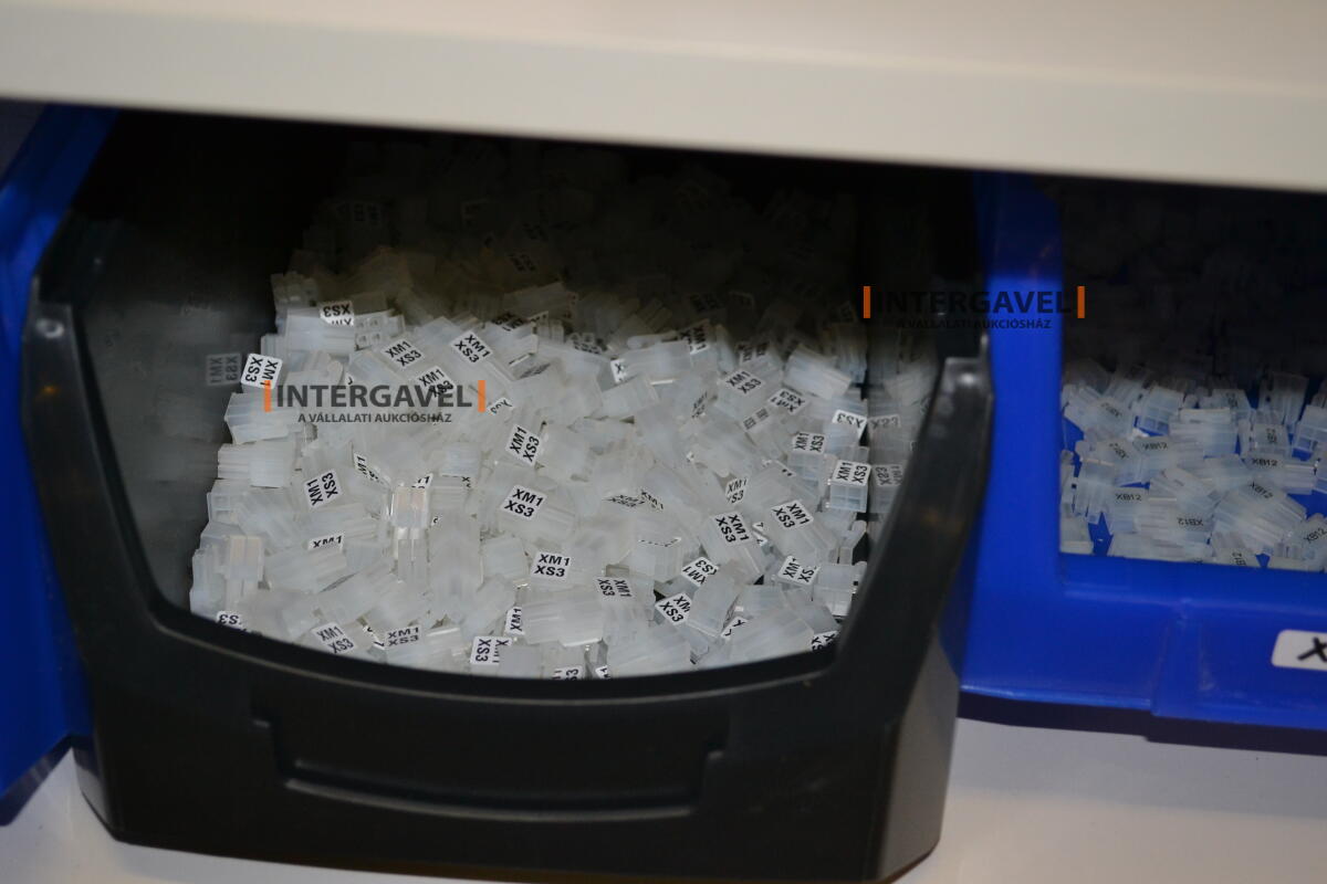 Vegyes csatlakozók, csatlakozótokok, elektronikai alkatrészek 63