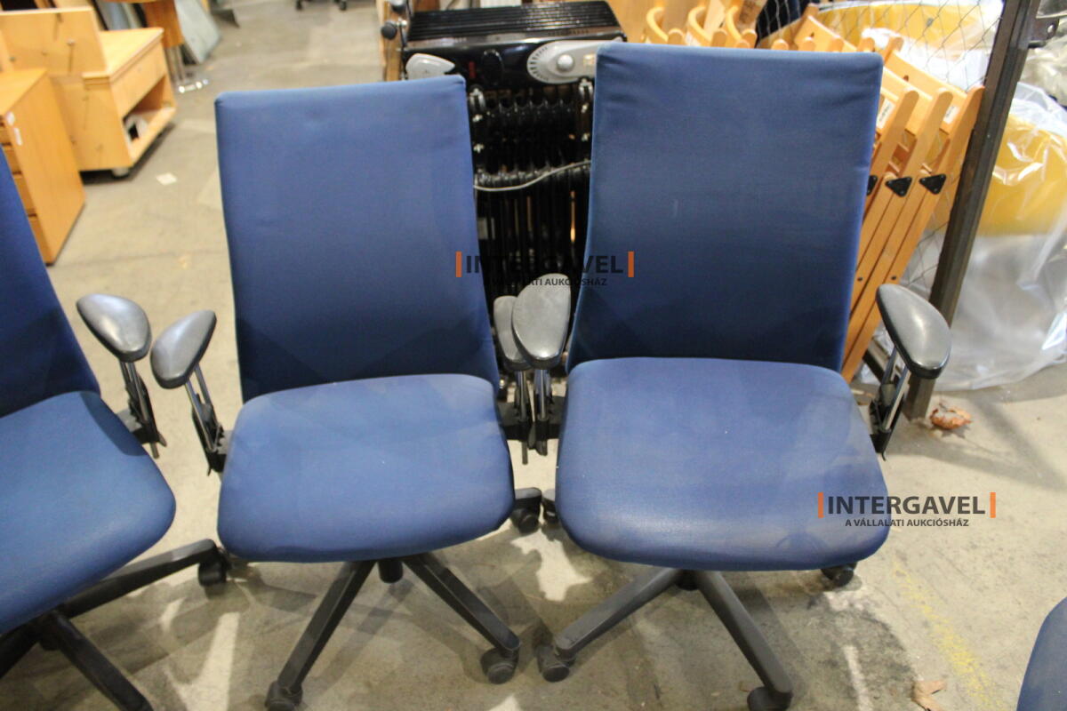 Irodai görgős szék (Comforto-kék) 2
