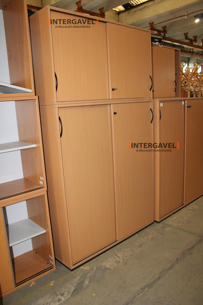 Tolóajtós szekrény 2