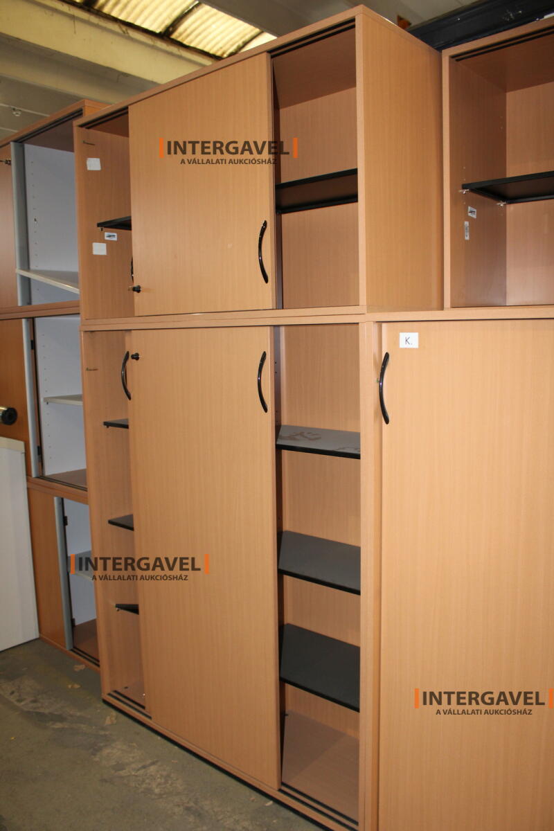 Tolóajtós szekrény 3