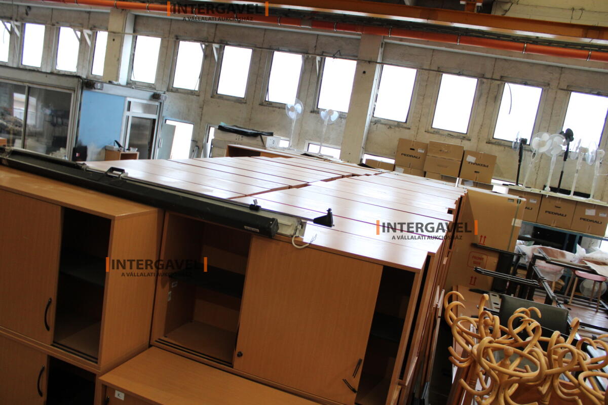 Tolóajtós szekrény 6