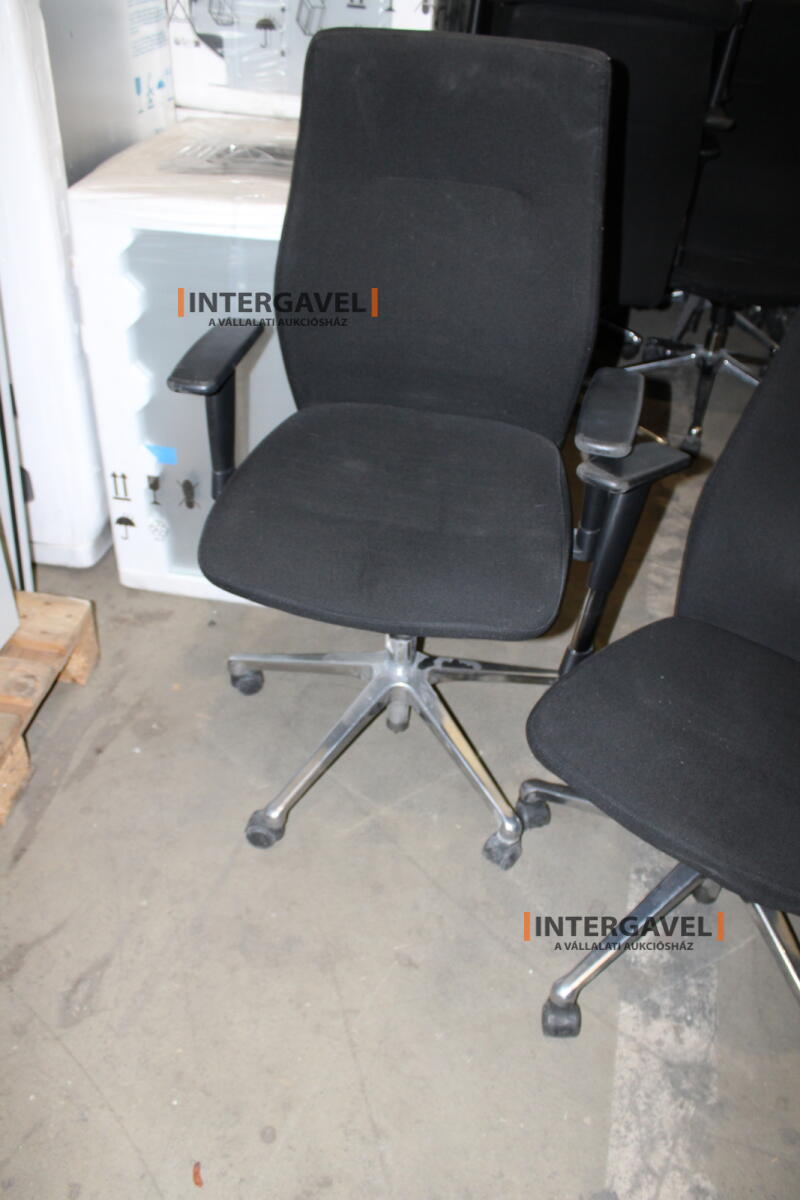 Irodai görgős szék (Fekete-Orlando) 2
