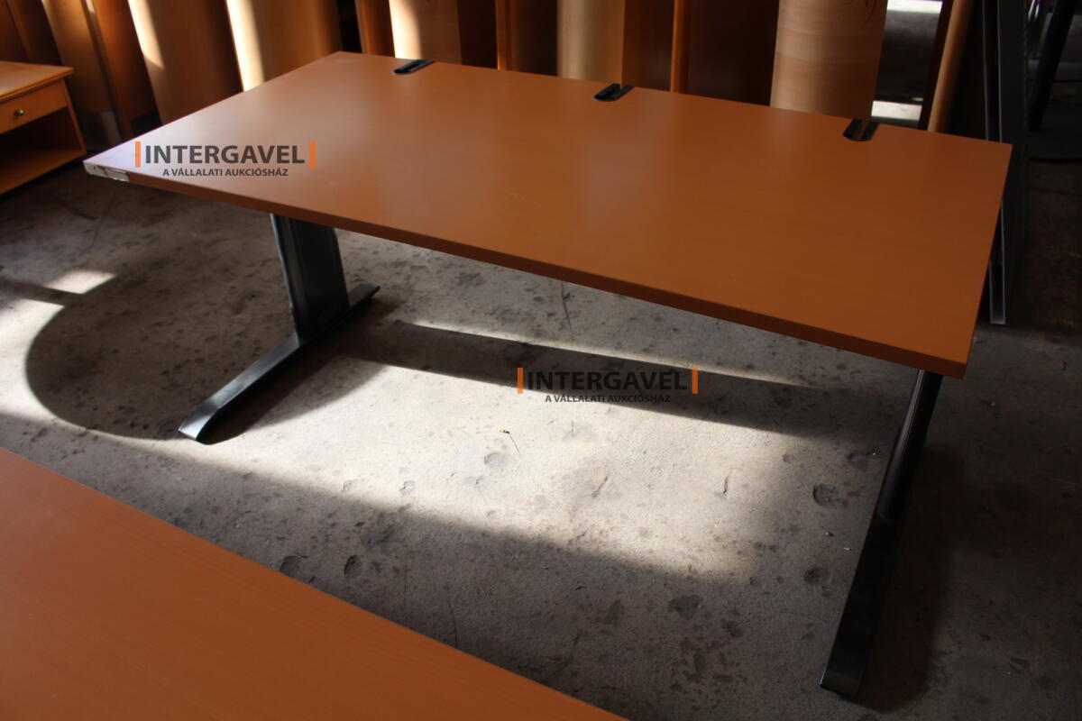 Íróasztal (BENE-1600mm) 2