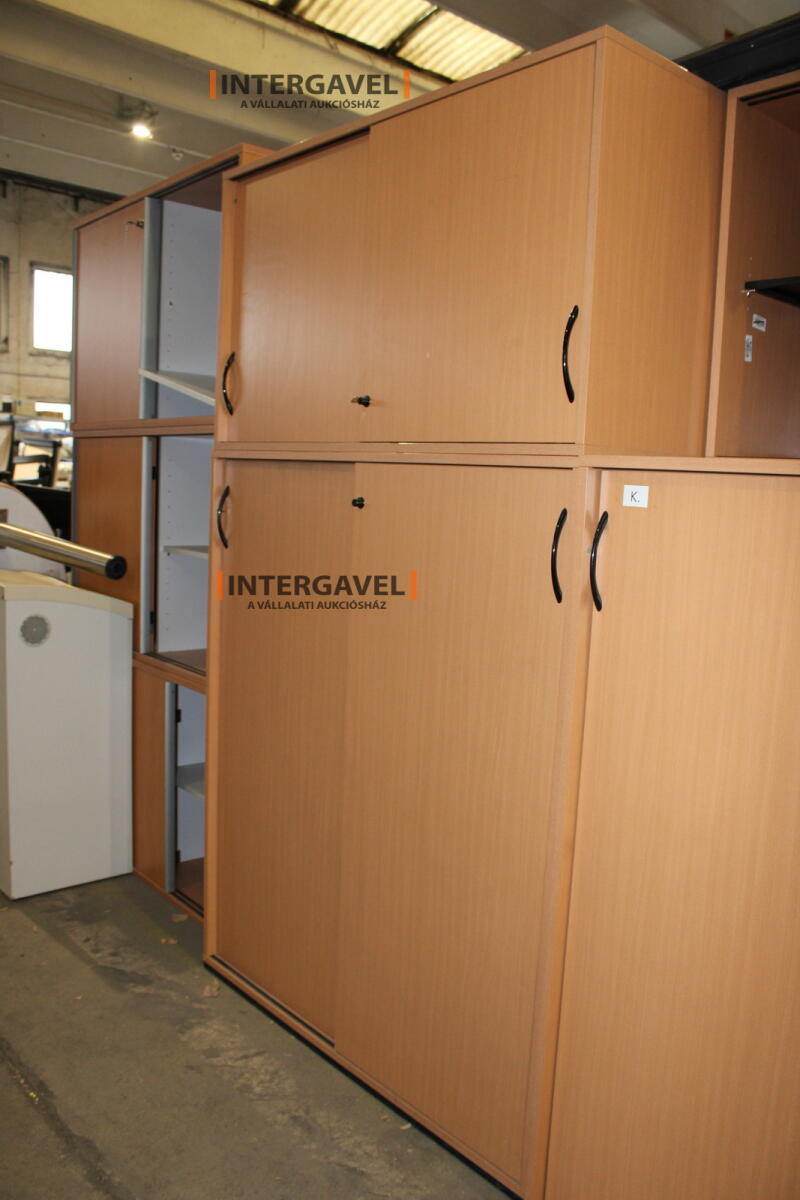 Tolóajtós szekrény 1