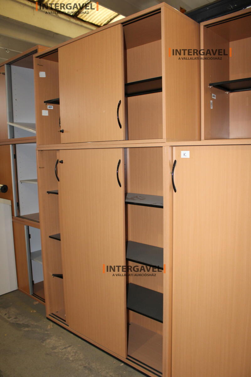 Tolóajtós szekrény 3
