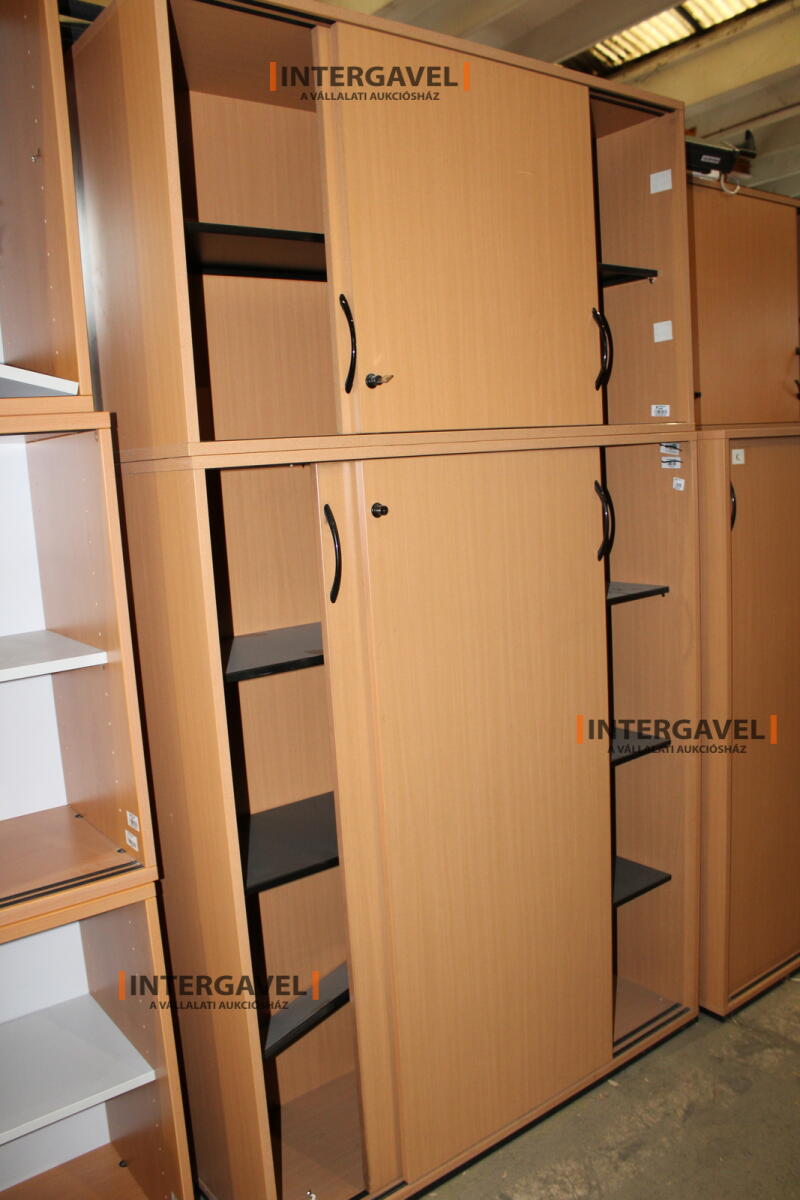 Tolóajtós szekrény 4
