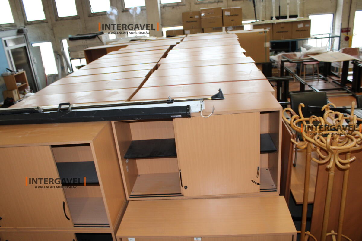 Tolóajtós szekrény 5