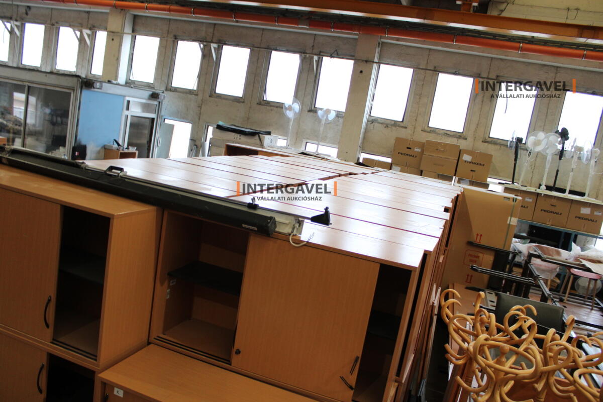 Tolóajtós szekrény 6