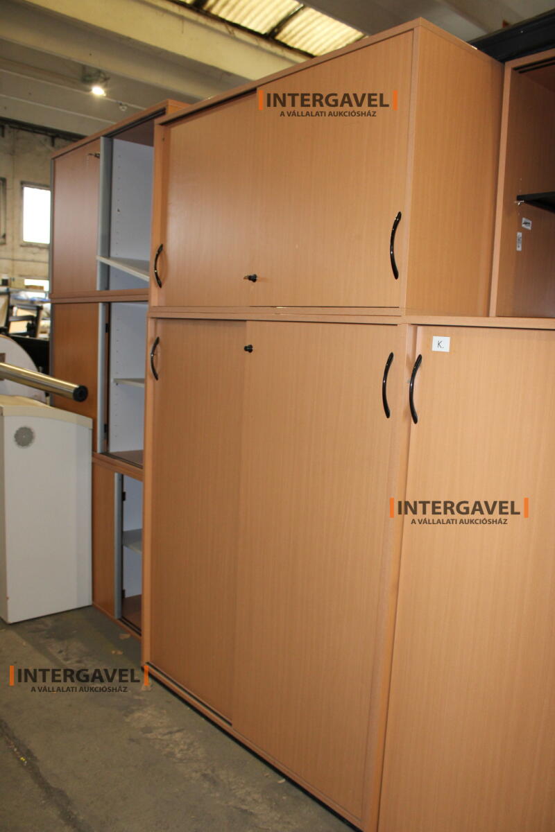 Tolóajtós szekrény 1