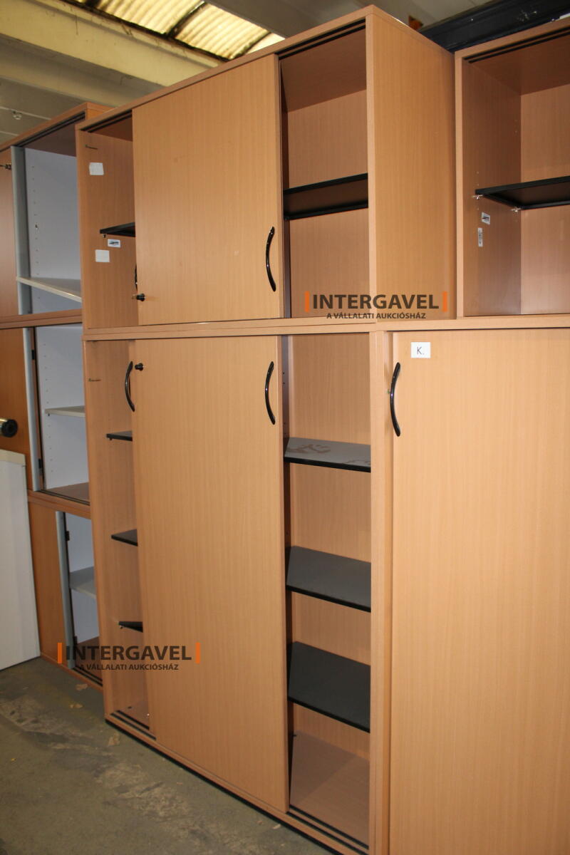 Tolóajtós szekrény 3