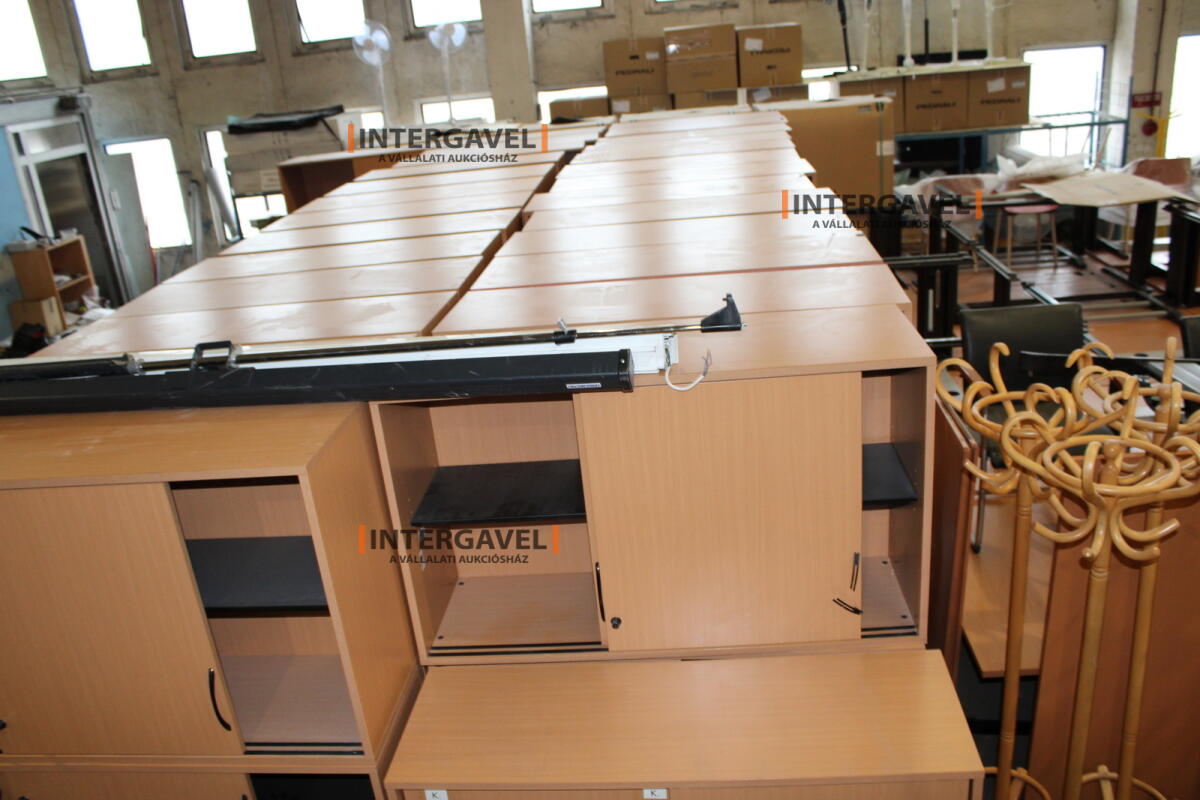 Tolóajtós szekrény 5