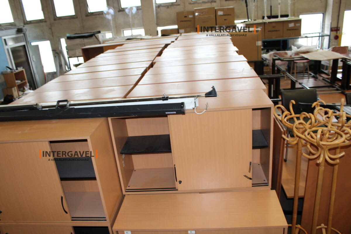 Tolóajtós szekrény 5