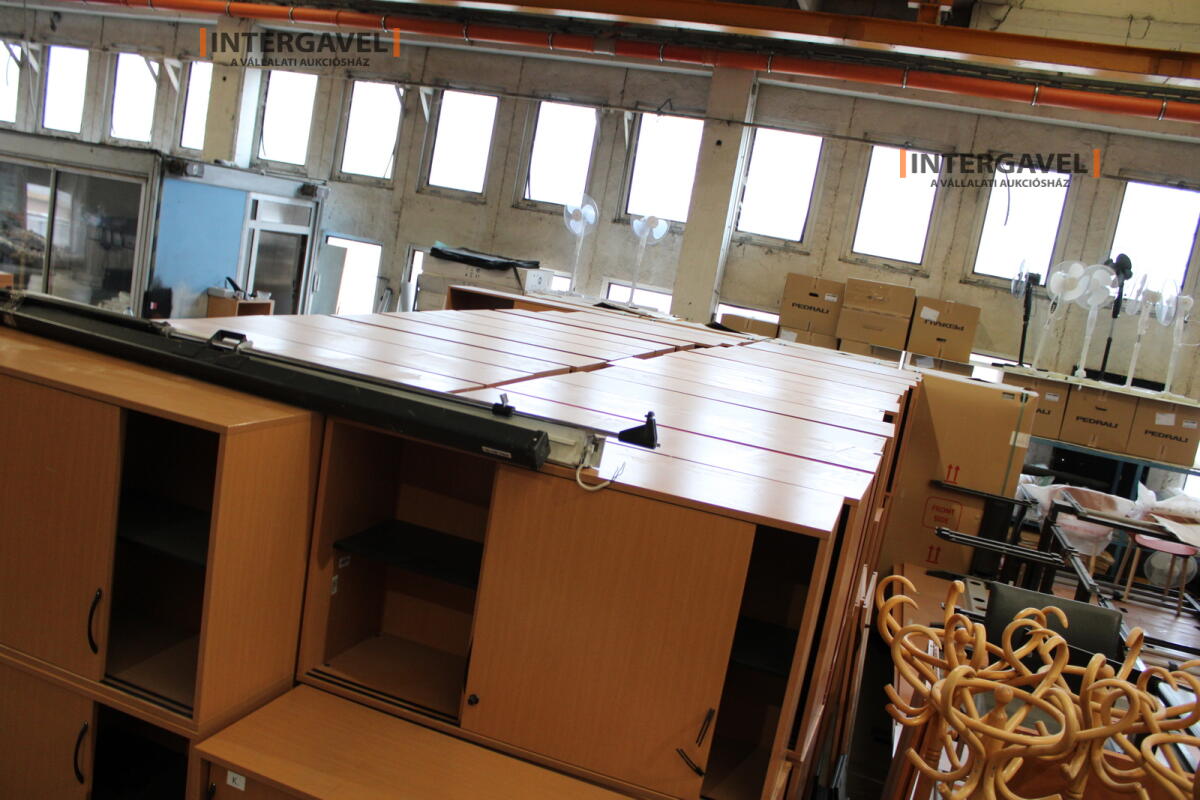 Tolóajtós szekrény 6