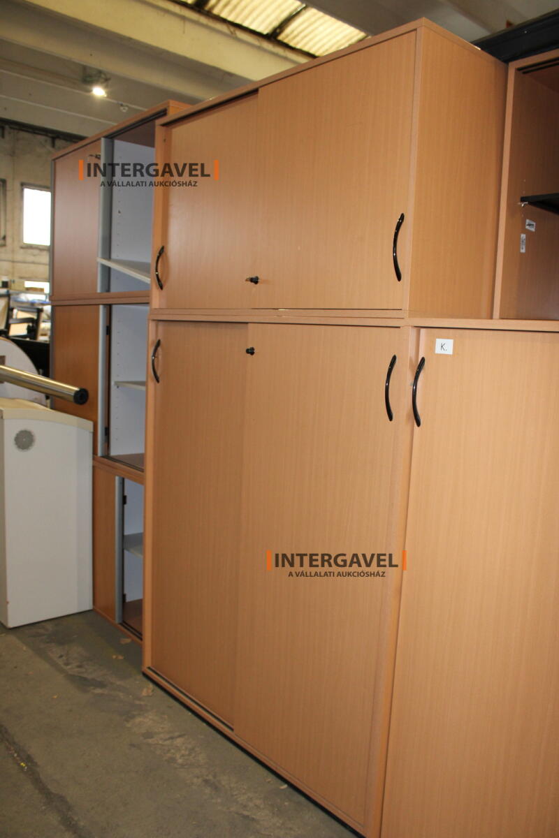 Tolóajtós szekrény 1