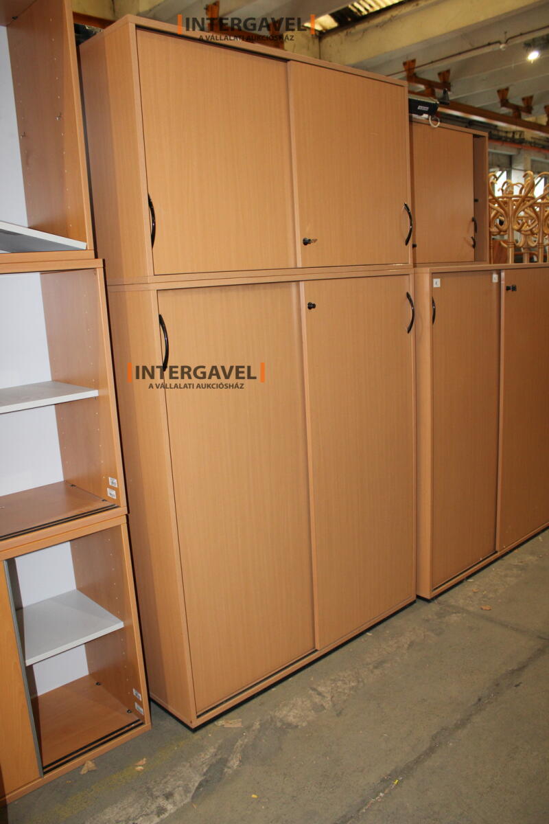 Tolóajtós szekrény 2