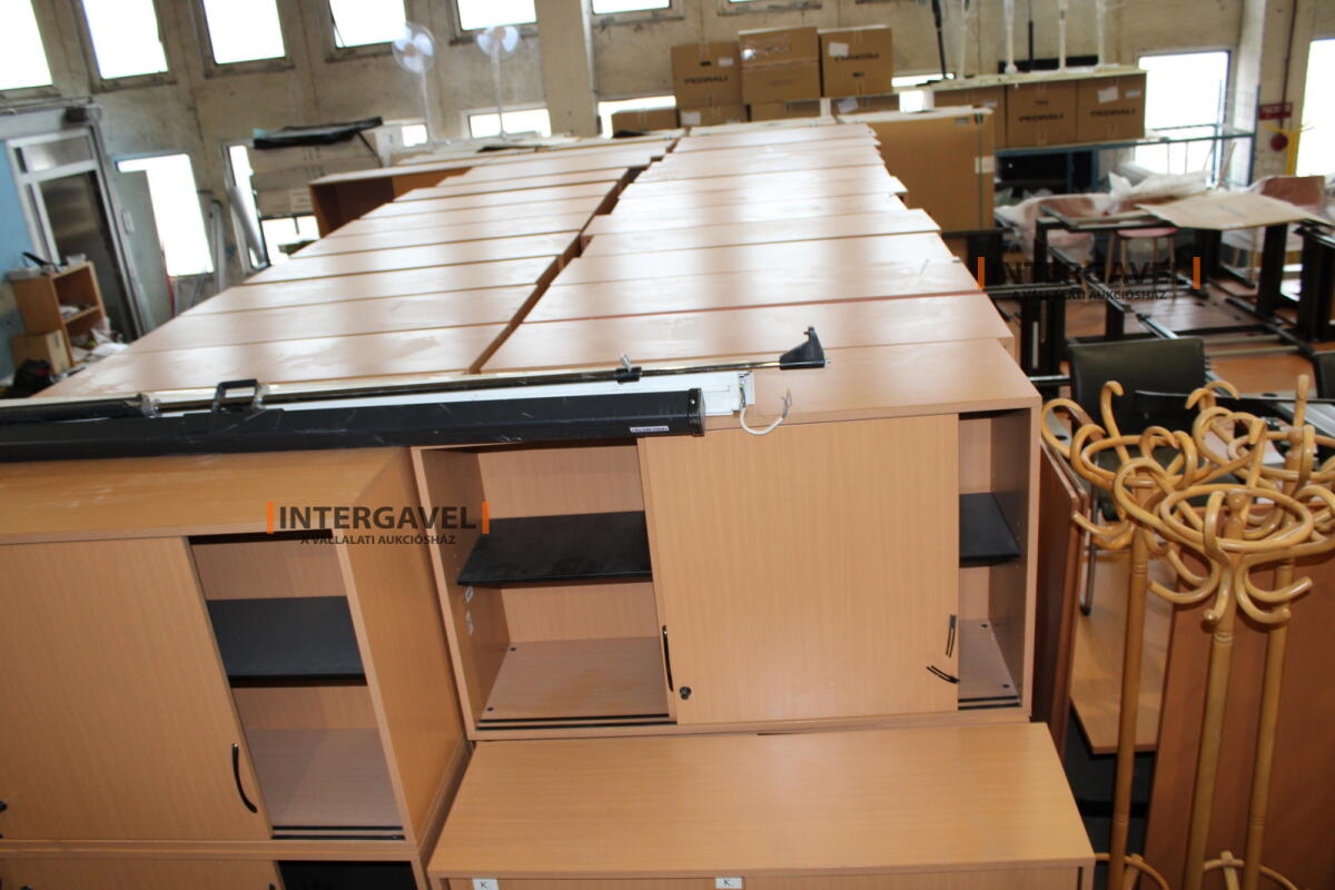 Tolóajtós szekrény 5